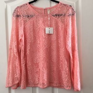 FINAL MARKDOWN Ladies’ Latin Quarters Lacy Lined-Body Top large